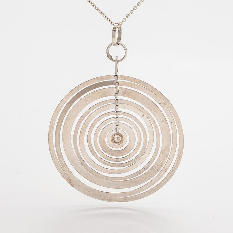 Tapio Wirkkala, Halsband "Silvermåne", sterlingsilver. Westerback, Helsingfors 1972.