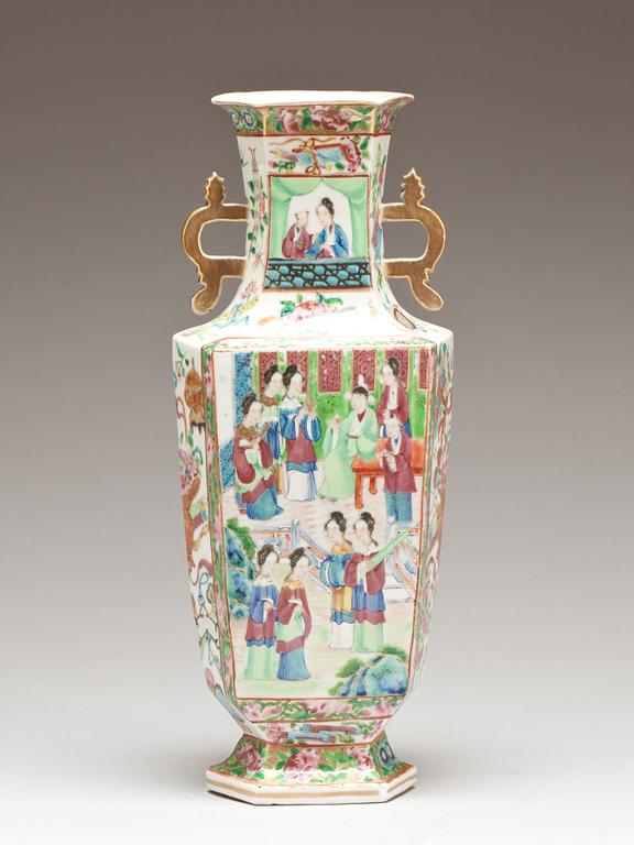 VAS, porslin. Kina 1800-tal.