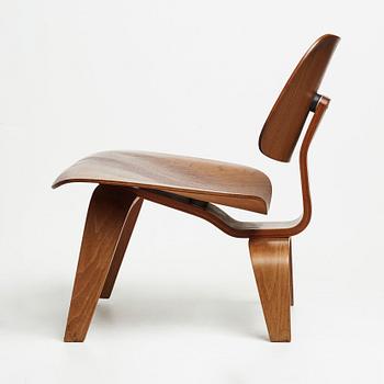 Charles & Ray Eames, a "LCW" chair, Evans Products Co USA, 1940's.