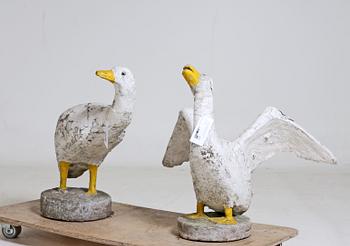 TRÄDGÅRDSSKULPTURER, 2 st, betong, 1900-talets första hälft.