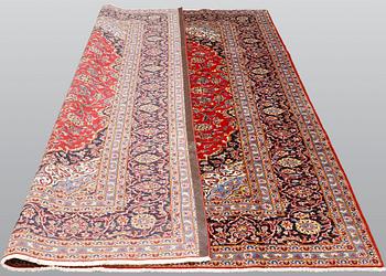 A carpet, Kashan, ca 305 x 205 cm.