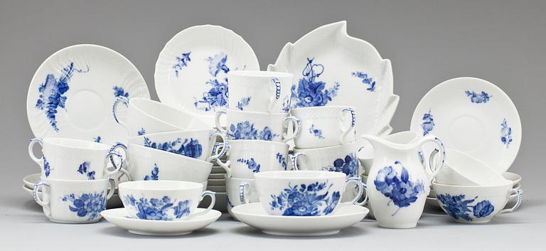 SERVISDELAR, 20 delar, porslin, "Blå Blomst Svejfet", Royal Copenhagen, Danmark.
