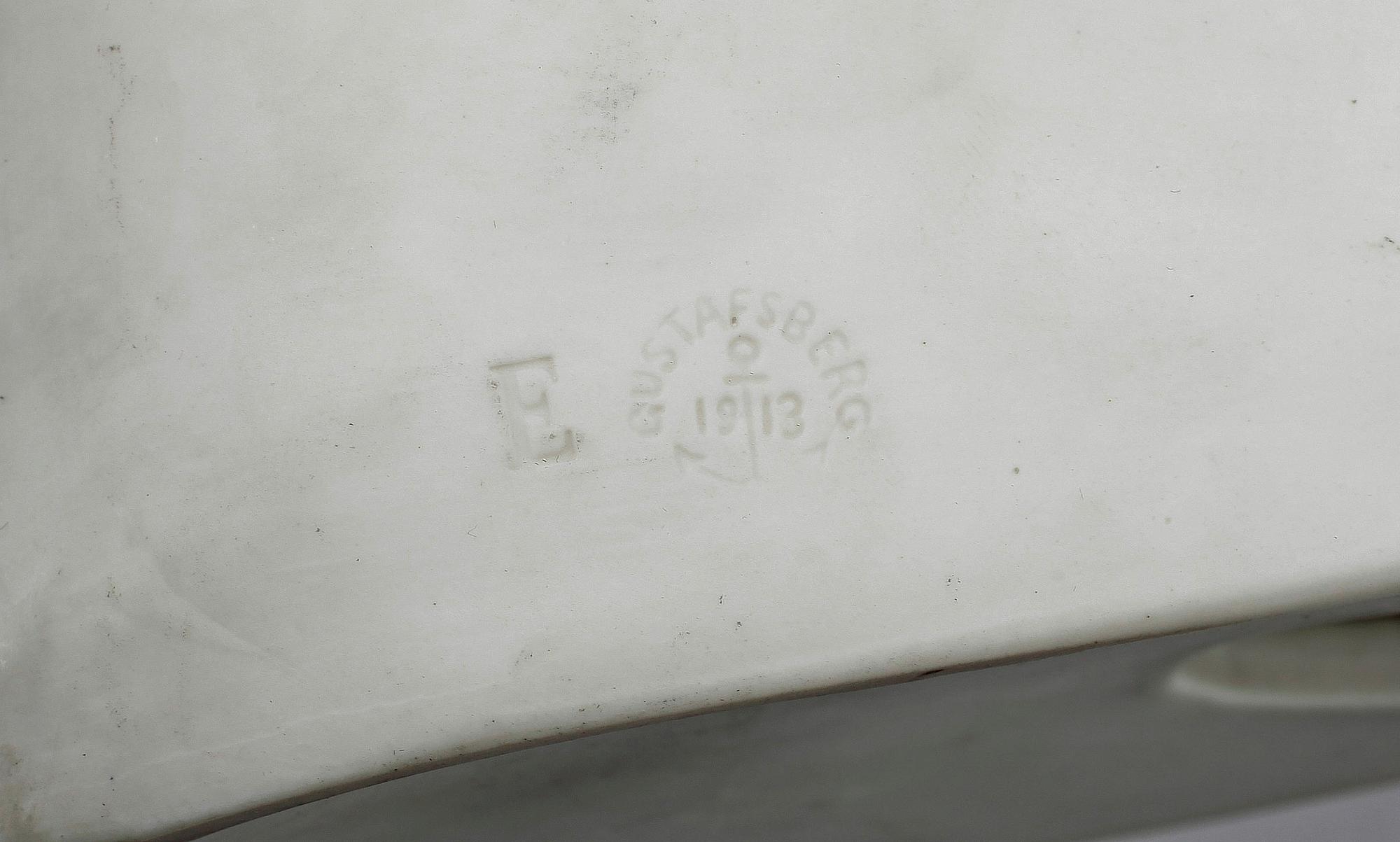 FIGURIN, parian, Gustavsberg, daterad 1913.