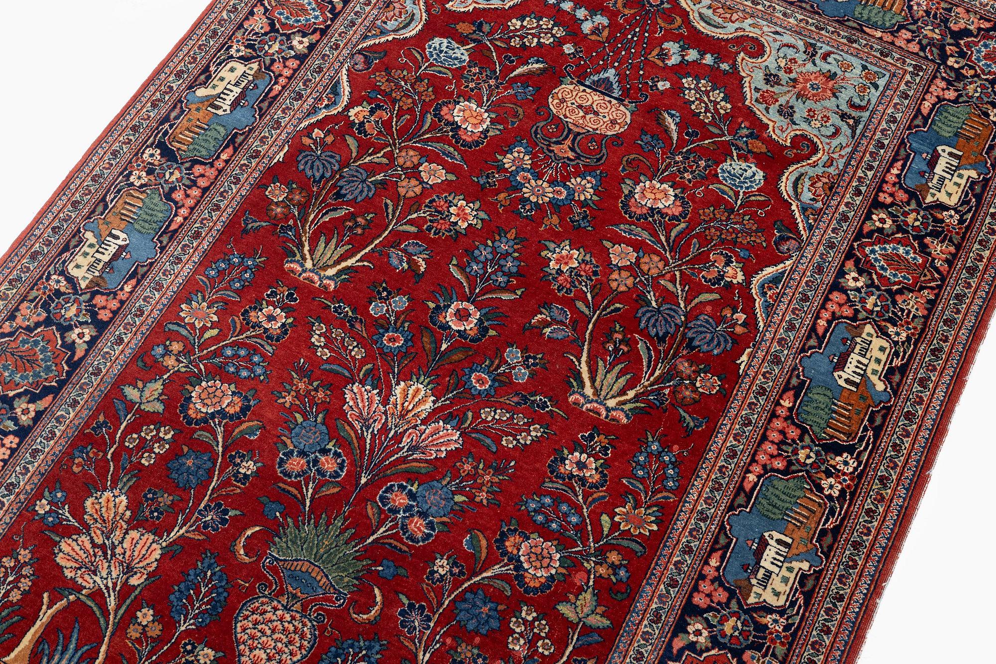 A semi-antique Kashan rug, Central Persia, c. 197 x 136 cm.