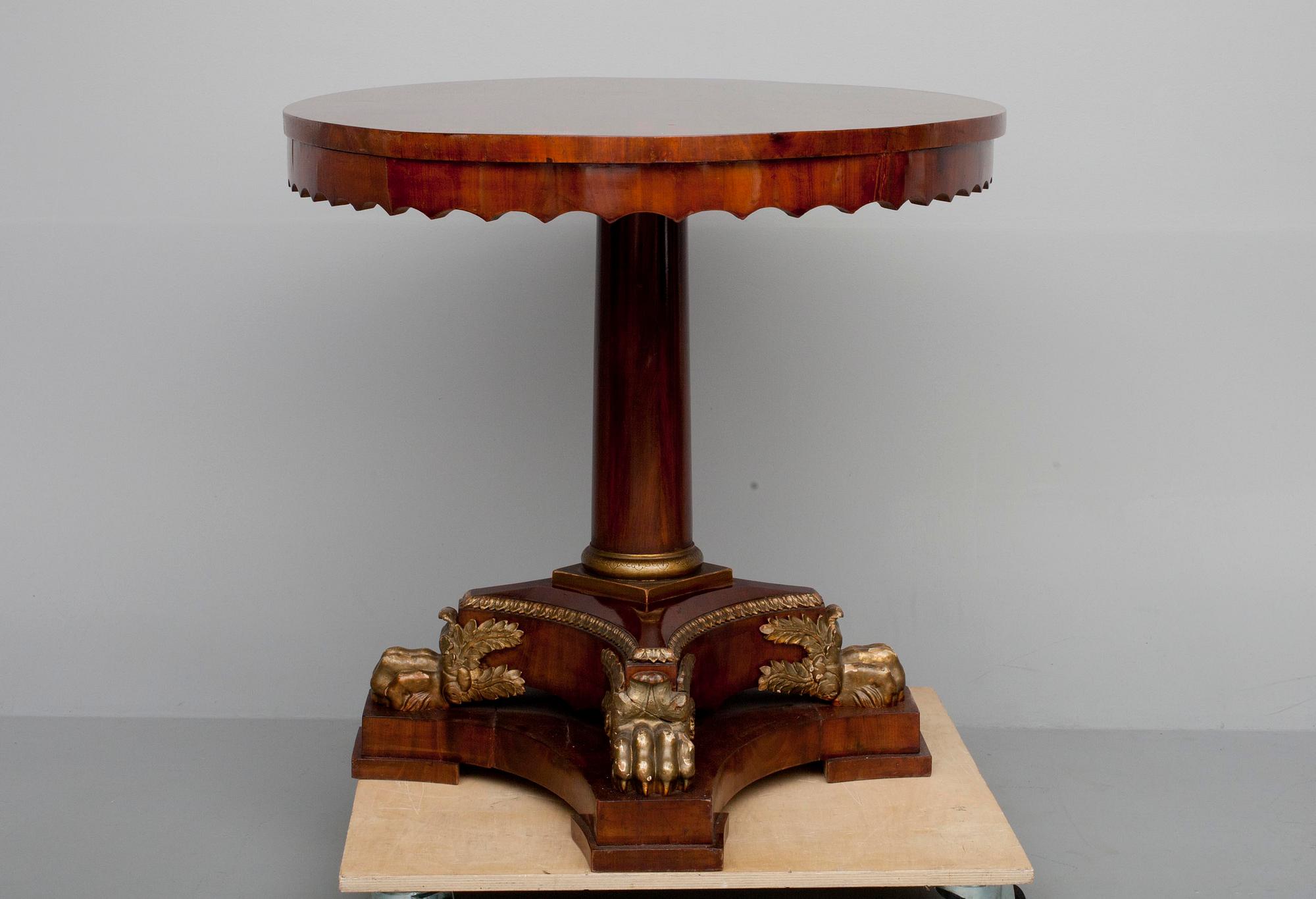 FÄLLBORD, Ryssland, empire, 1800-talets första hälft.