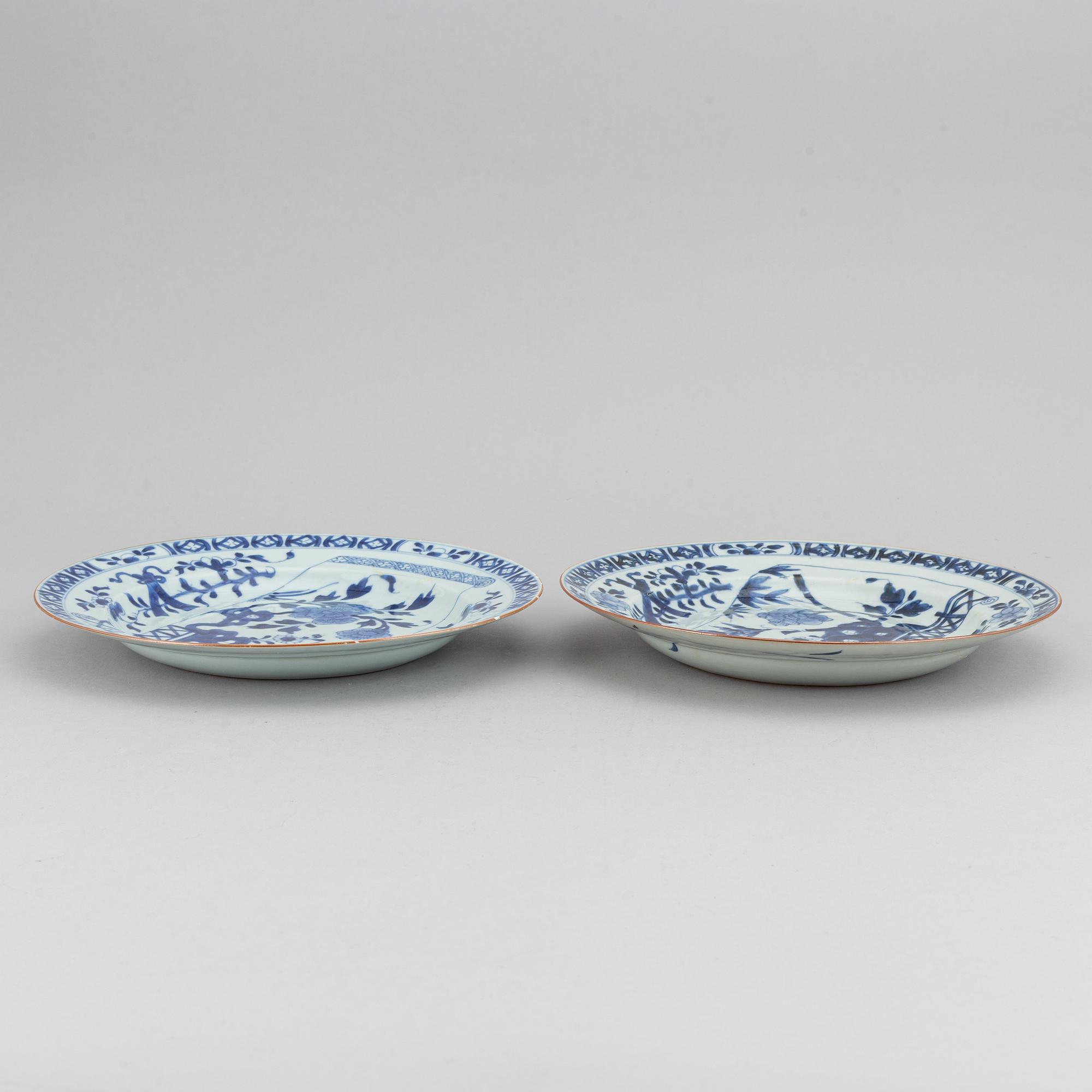 A pair of blue and white dishes, Qing dynasty, Kangxi (1662-1722).