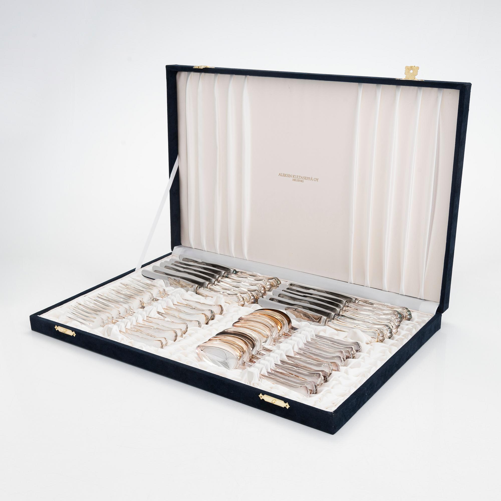Bestickuppsättning för tolv, 36 dlr, silver, "Chippendale", Auran Kultaseppä, Åbo 1990-93. I originallåda.