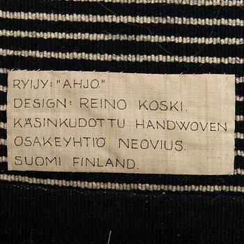 Reino Koski, a Finnish long pile rug for Neovius. Circa 160 x 125 cm.