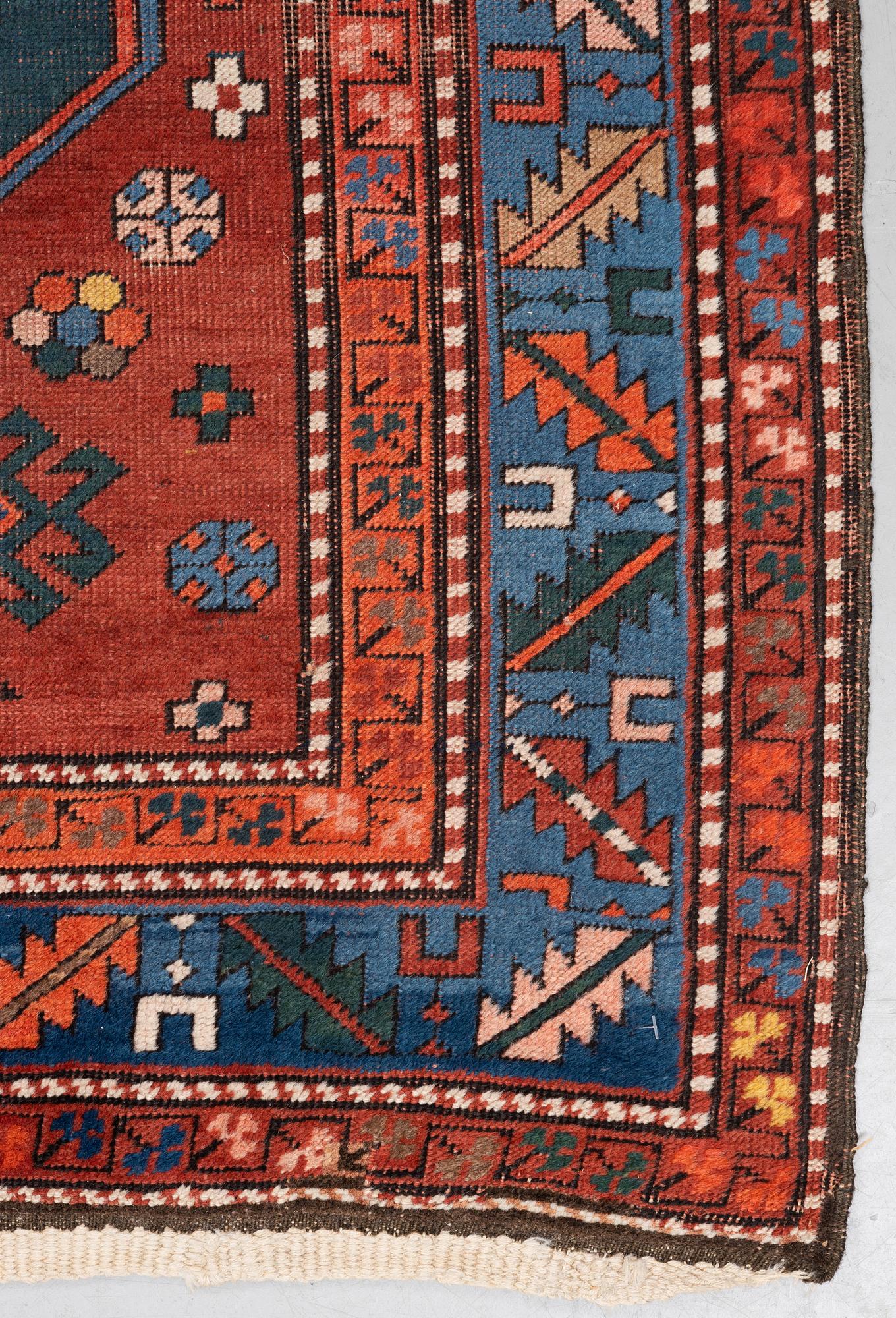 Matta, antik s.k. "Cloud band Kazak", ca 230 x 144 cm.