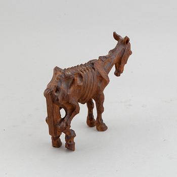 Axel Petersson Döderhultarn, sculpture. Carved wood. Unclear signature. Height 20.5 cm, length 25 cm.