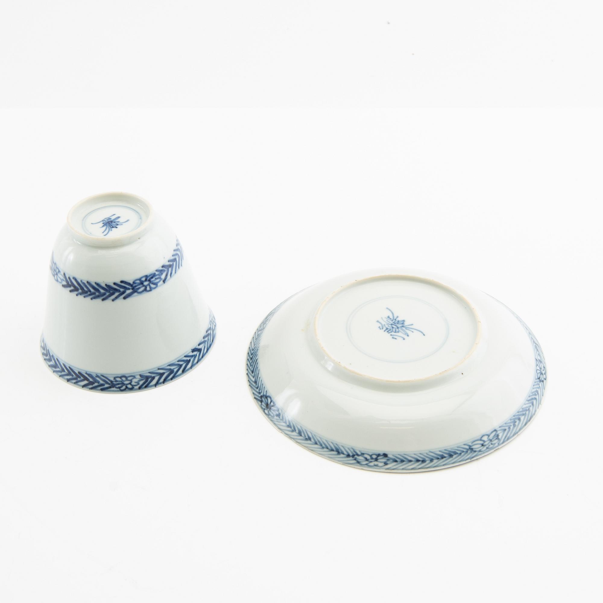 A blue and white cup with saucer, Qing dynasty, Kangxi (1662-1722).