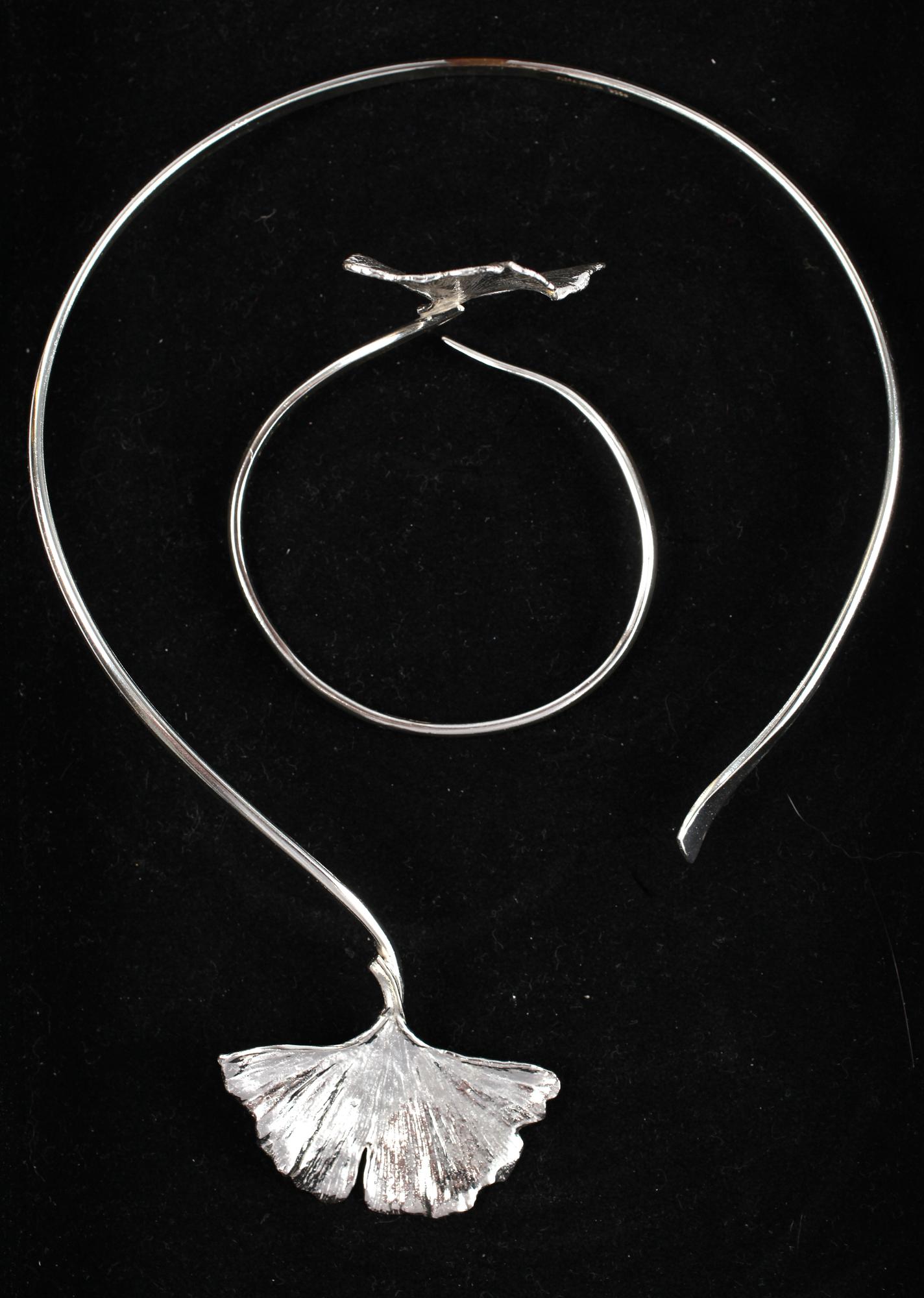 HALSLÄNK OCH ARMLÄNK, sterling silver, "Flora Danica". 54gr.