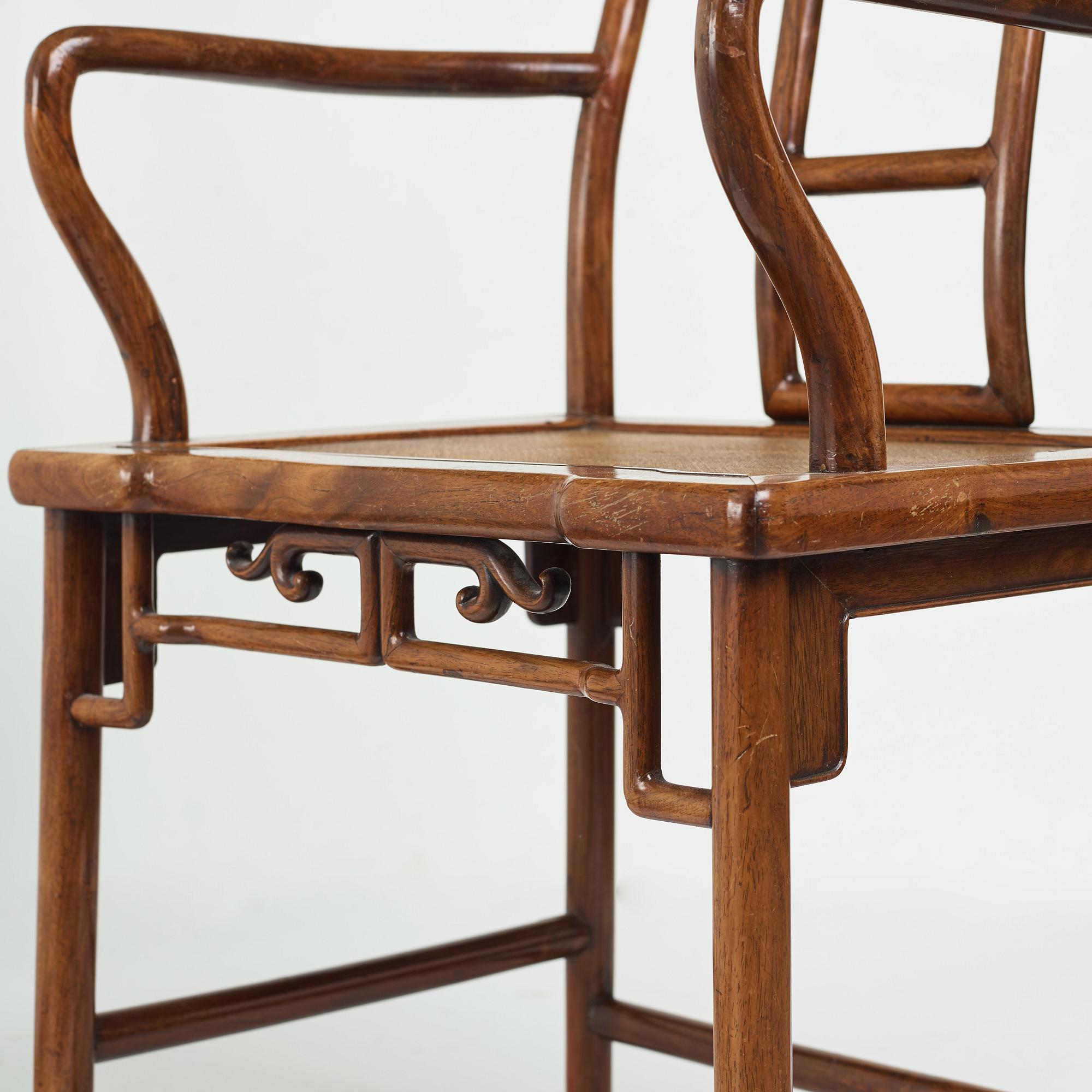 KARMSTOL, hardwood. Troligen sen Qingdynasti.