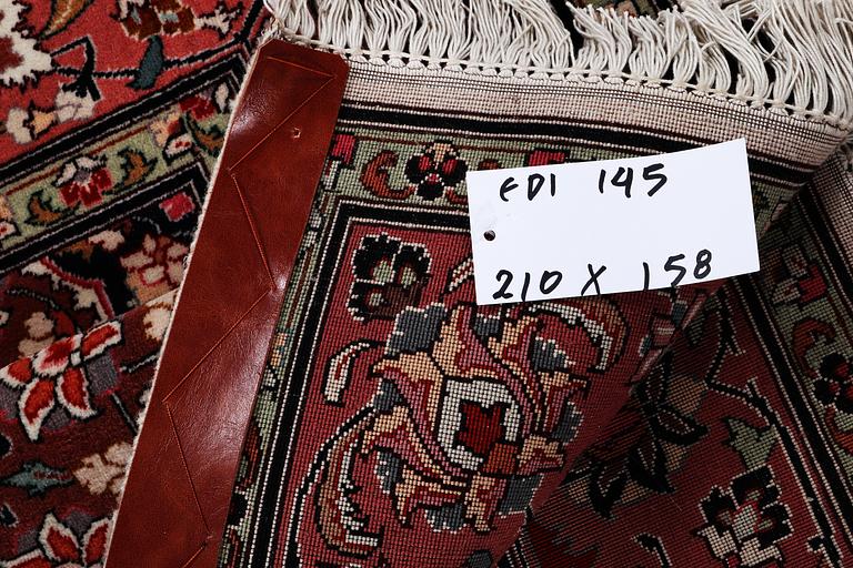 A rug, Tabriz, part silk, 50 Raj, ca 210 x 158 cm.