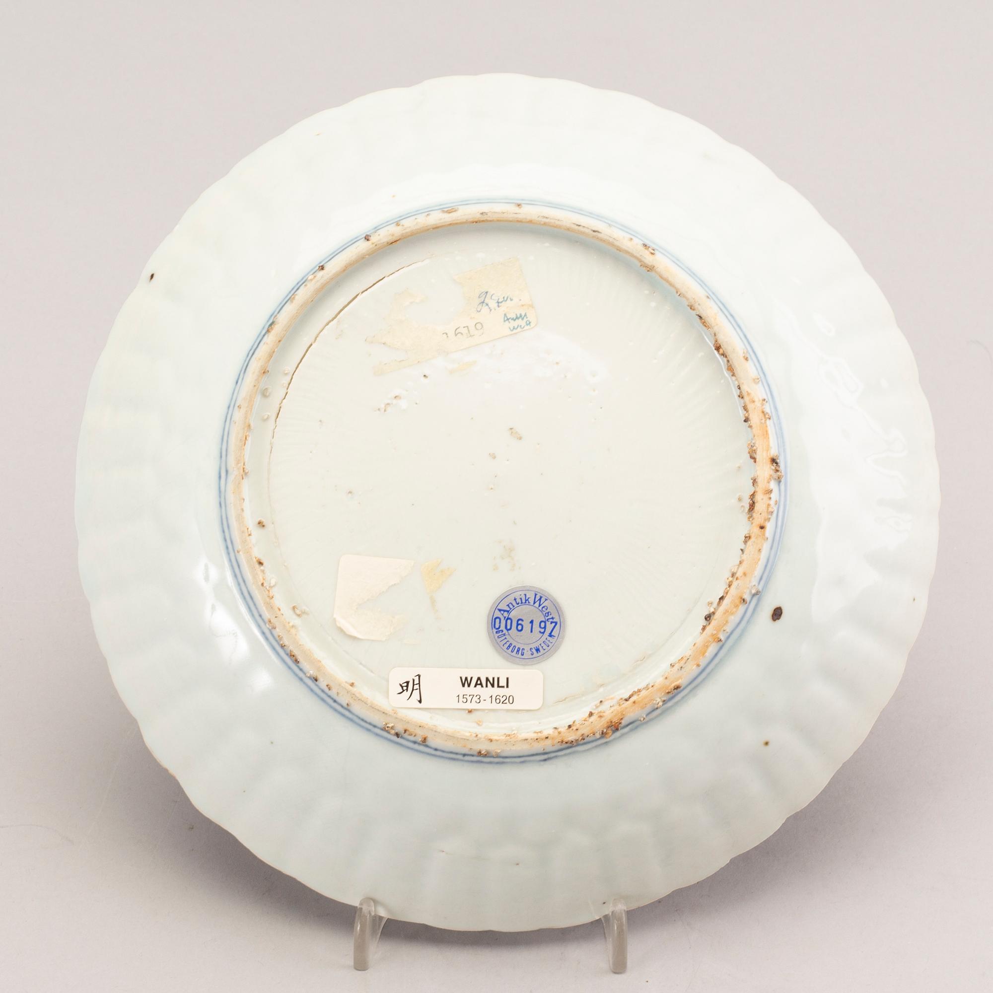 A blue and white porcelain plate, Ming dynasty, Wanli (1572-1620).