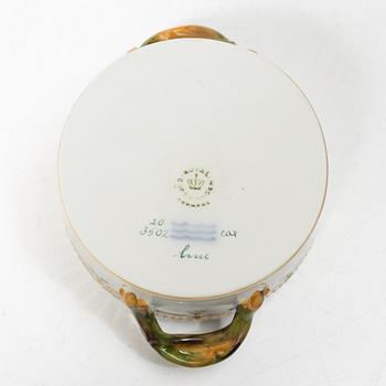 Royal Copenhagen, sockerskål samt kaffekopp med fat, "Flora Danica", 1945 samt 1959, Danmark.