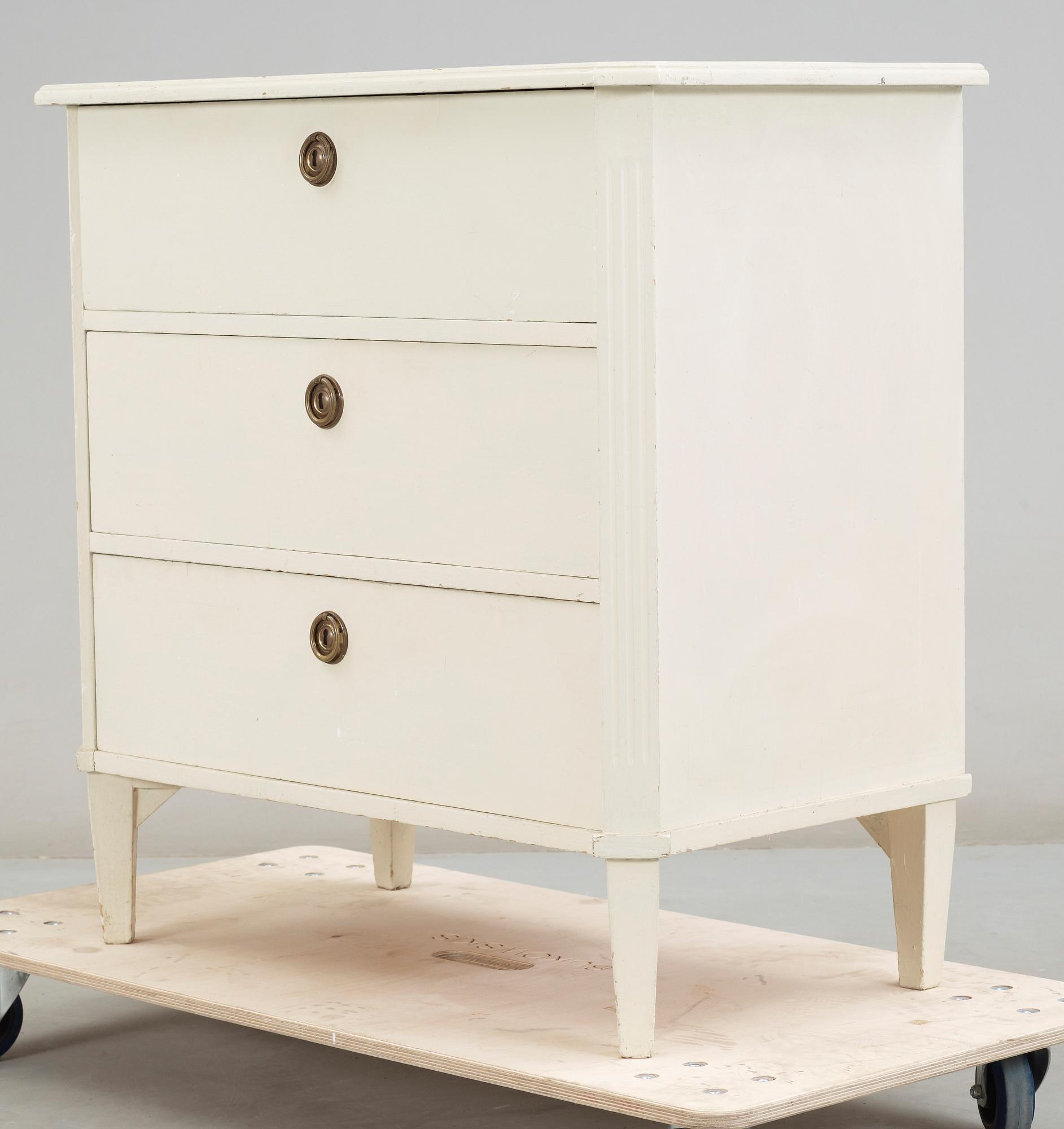 BYRÅ, gustaviansk stil, 1900-talets första hälft-mitt.