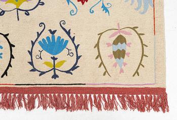 Matta, handbroderad Kelim, ca 198 x 148 cm.