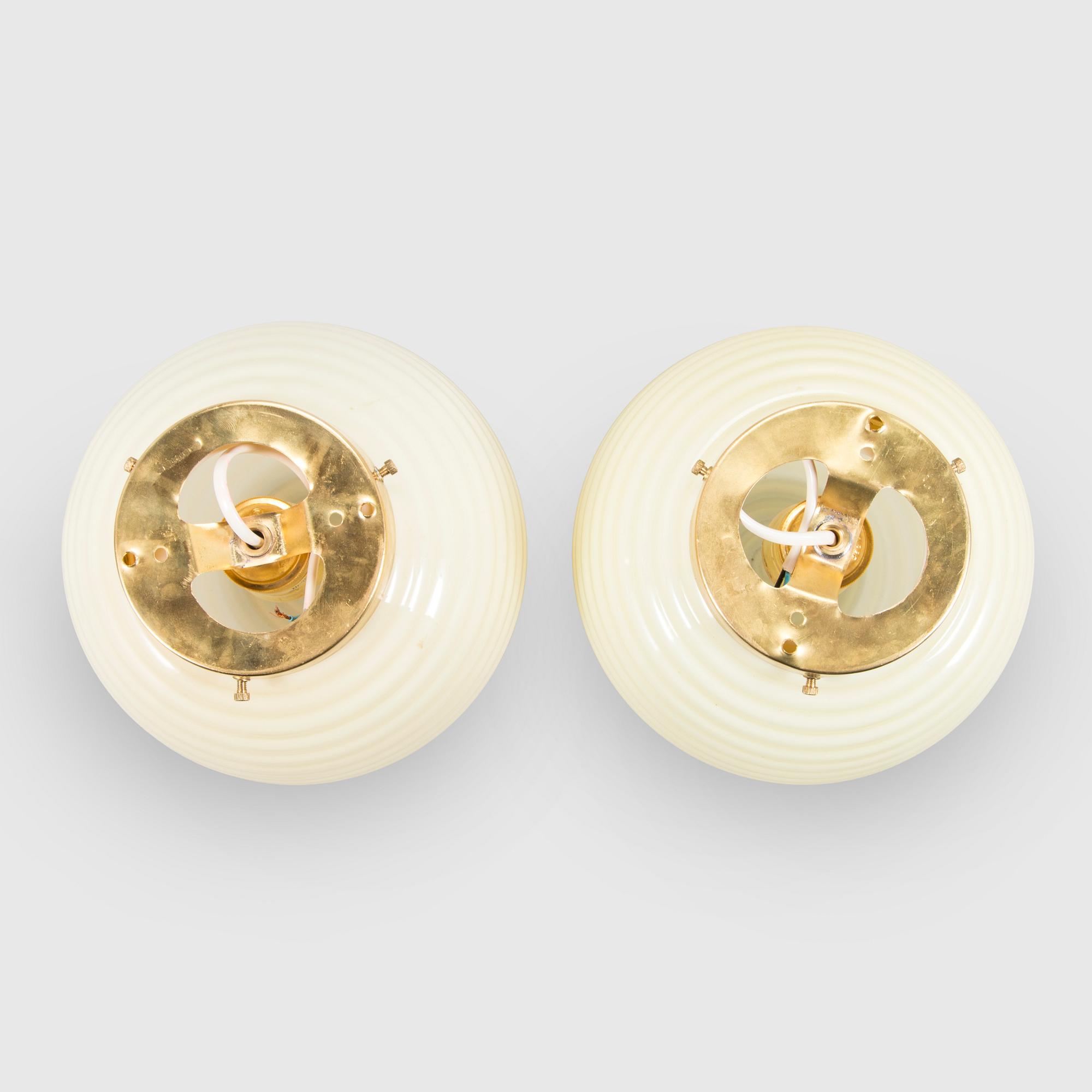 Paavo Tynell, katto-/ seinävalaisimia, 2 kpl, malli 2008, Taito 1930-luku.