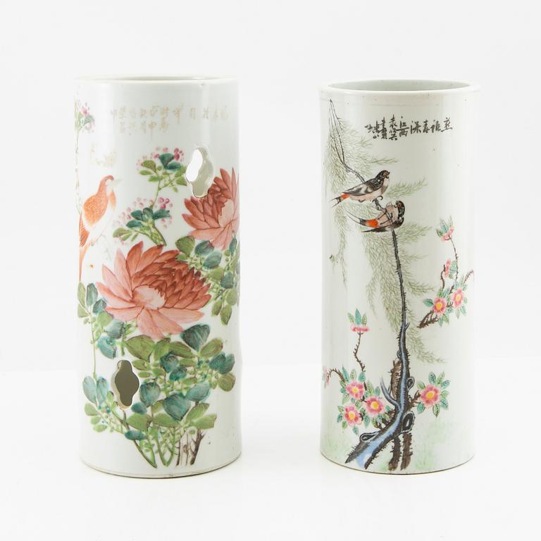 A Chinese famille rose vase and a lantern, 20th century.