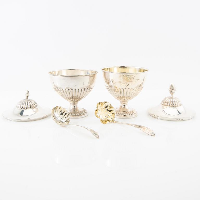 Sugar bowls 4 pcs in the Gustavian style, silver plate, and a box with a lid by Mappin & Webb.