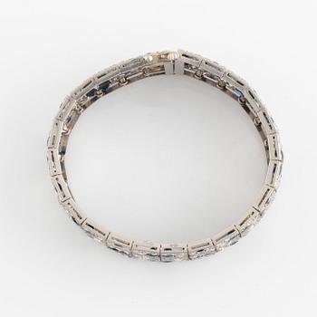 Armband platina med gammalslipade diamanter och trappslipade safirer.