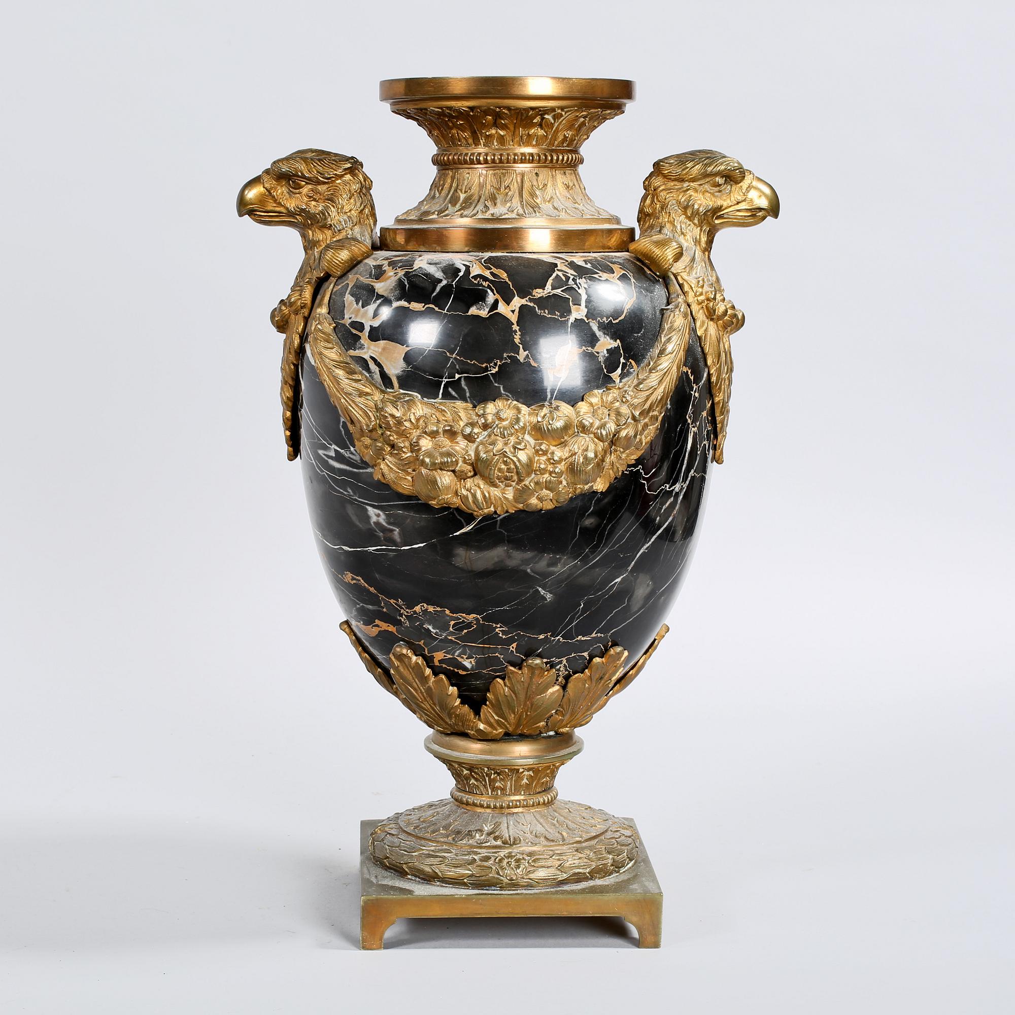 URNA, Louis XVI-stil, 1900-talets första hälft.