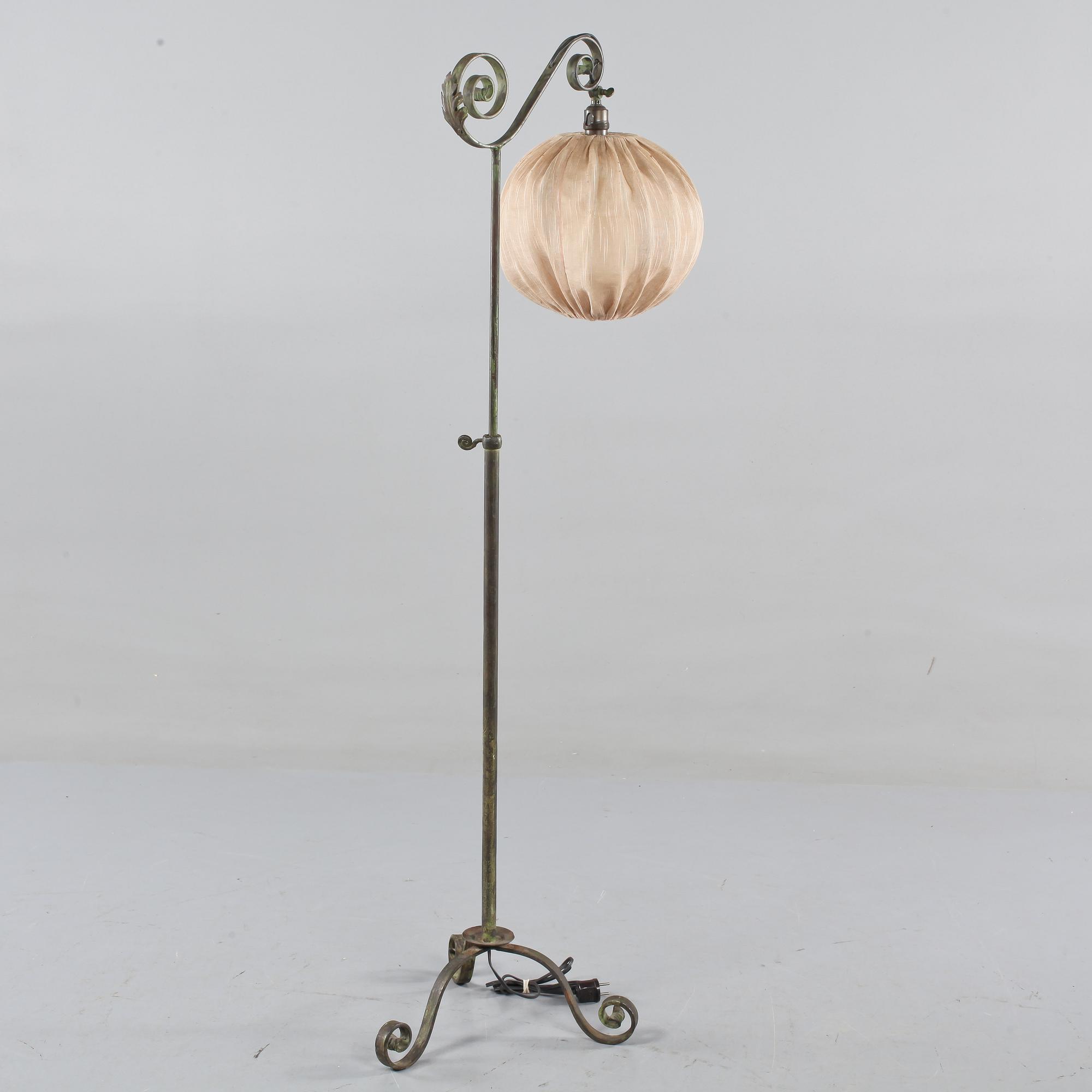 GOLVLAMPA, 1900-talets första hälft.
