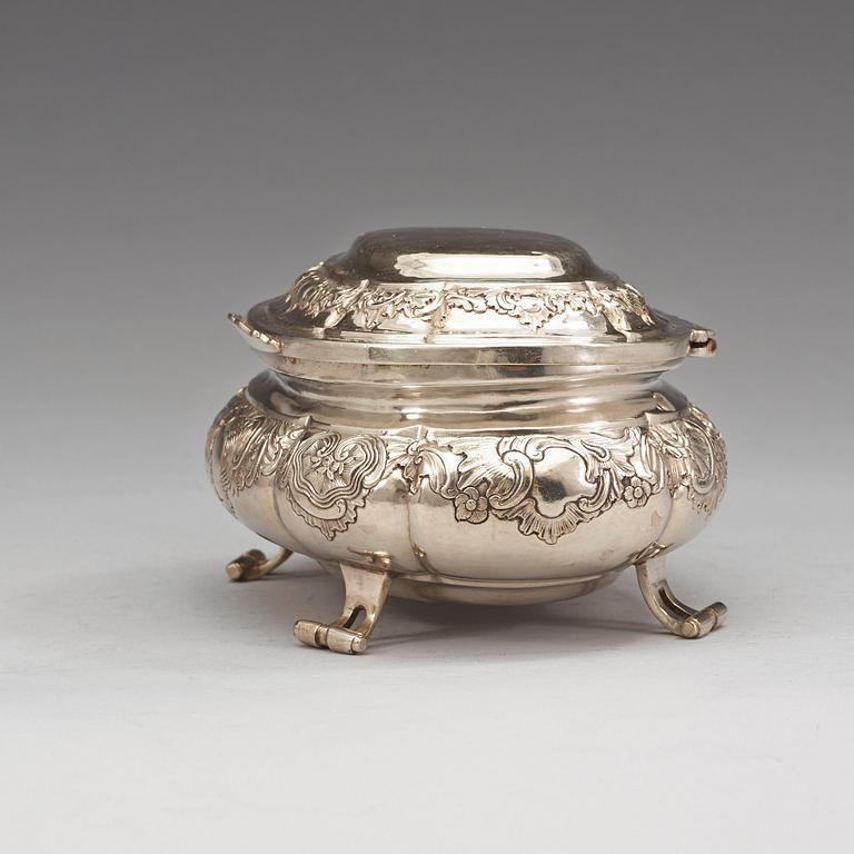 A Russian mid 18th century silver sugar-box, marks of Jakow Semenow Maslennikow, Moscow 1757.