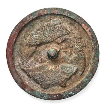 901. A bronze mirror with double fishes design, Jin dynasty (1115—1234).