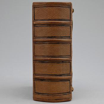 FOTOGRAFIALBUM FRÅN ANDRA KEJSARDÖMET, ca 50 bilder, bla Napoleon III och Christina Nilsson, Frankrike 1868-71.