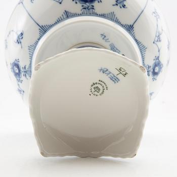 Servis "Musselmalet hel och halv-blonde" 57 dlr Royal Copenhagen Danmark porslin 1900-talets andra hälft.