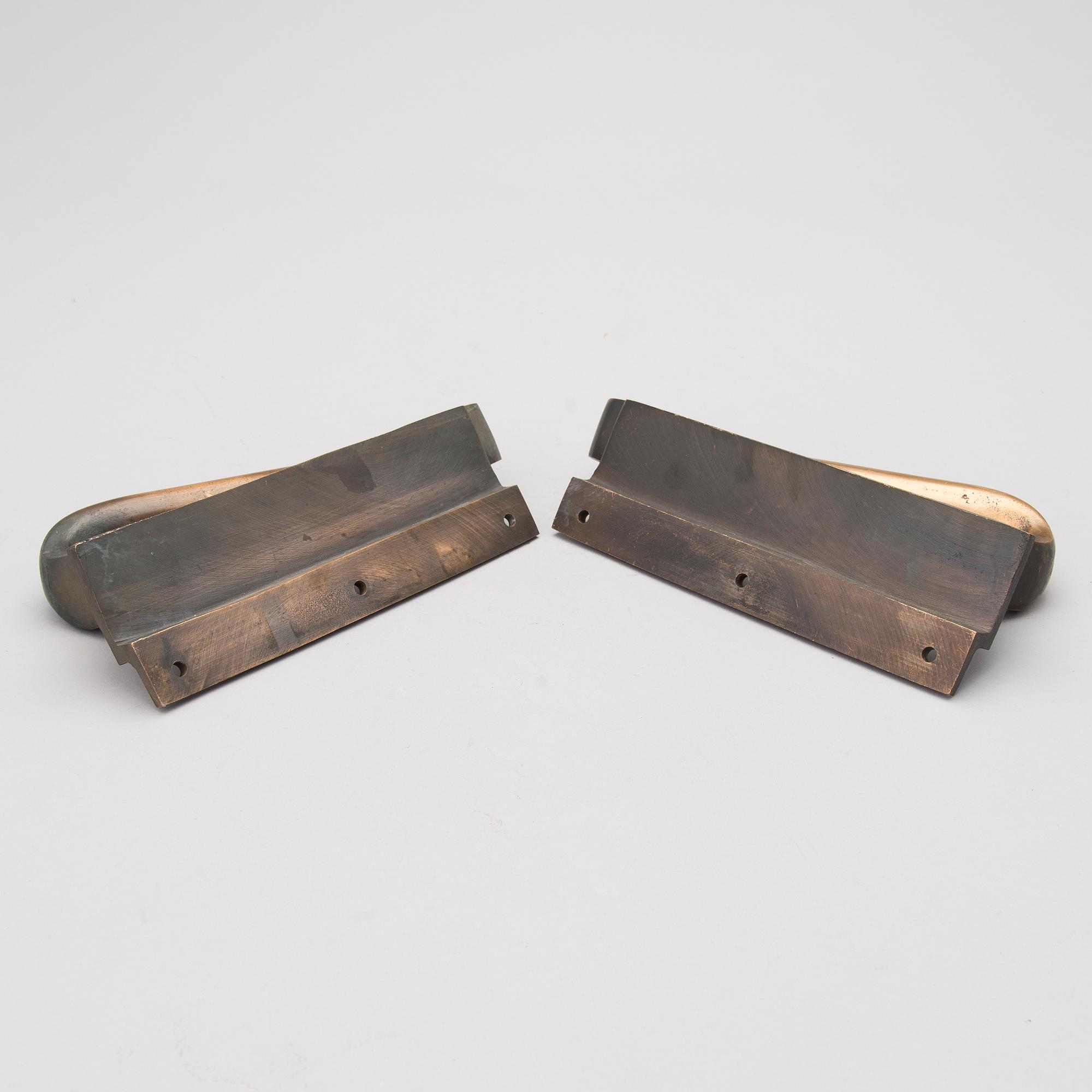 A set of two door handles for Valaistustyö.