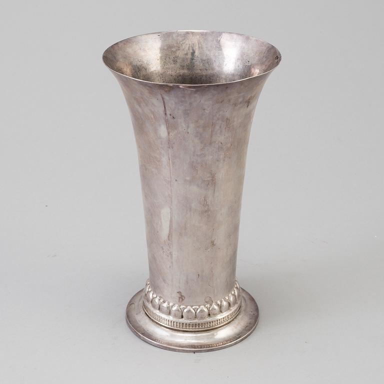 A silver vase by Georg Jensen, Copenhagen 1919. Weight 437 gram.