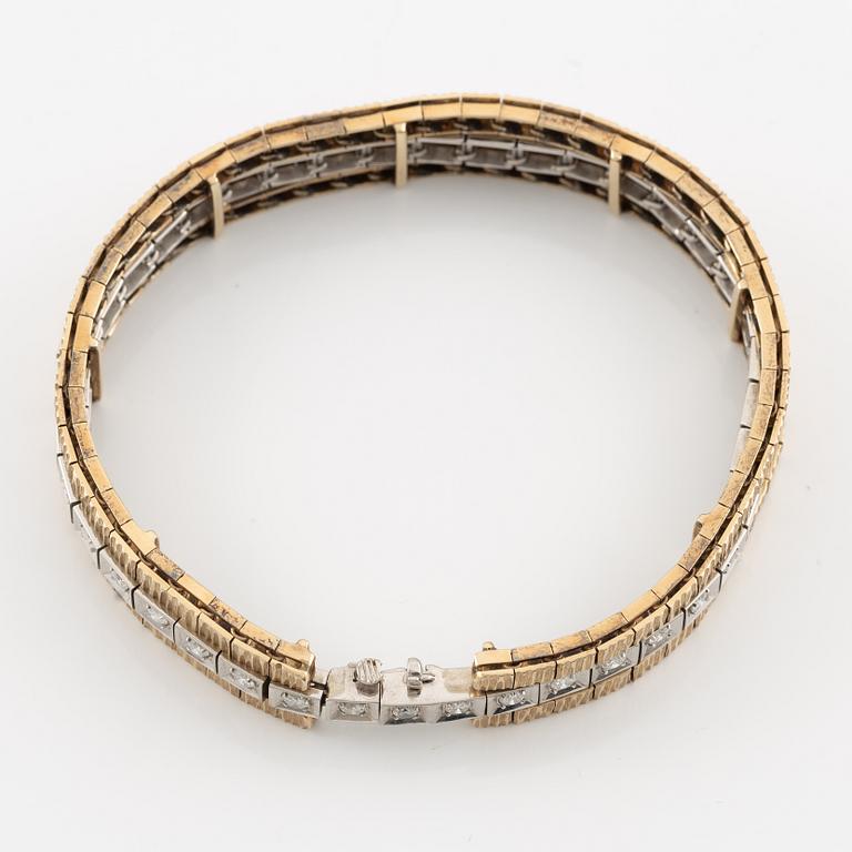 Bracelet in 14K gold and white gold with brilliant-cut diamonds.