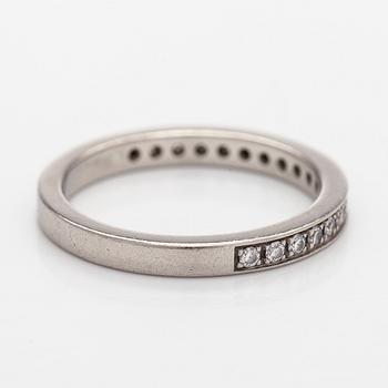 Bulgari, a platinum 'Venezia' ring with brilliant-cut diamonds.