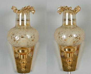TAKLAMPA samt LAMPETTER, 1 par, mässing och glas, Rejmyre, 1900-talets senare hälft.