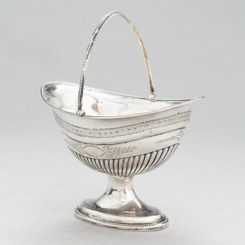 WILLIAM BOND, A late 18th-century footed silver bowl, mark of William Bond, Dublin 1791.