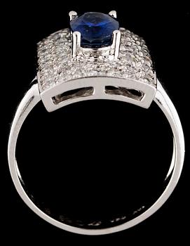 RING, diamanter och blå safir.