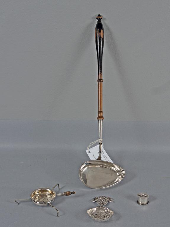 SOPPSLEV, DOSA, SOCKERSKED samt TESPINDEL, silver, bl a Karlskrona, 1834-41.