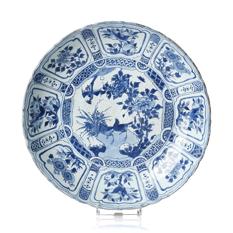 A large blue and white 'kraak' charger, Ming dynasty, Wanli (1572-1620).