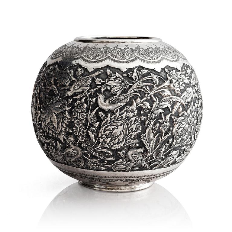 Vas, silver, Persien, 1900-talets första hälft.