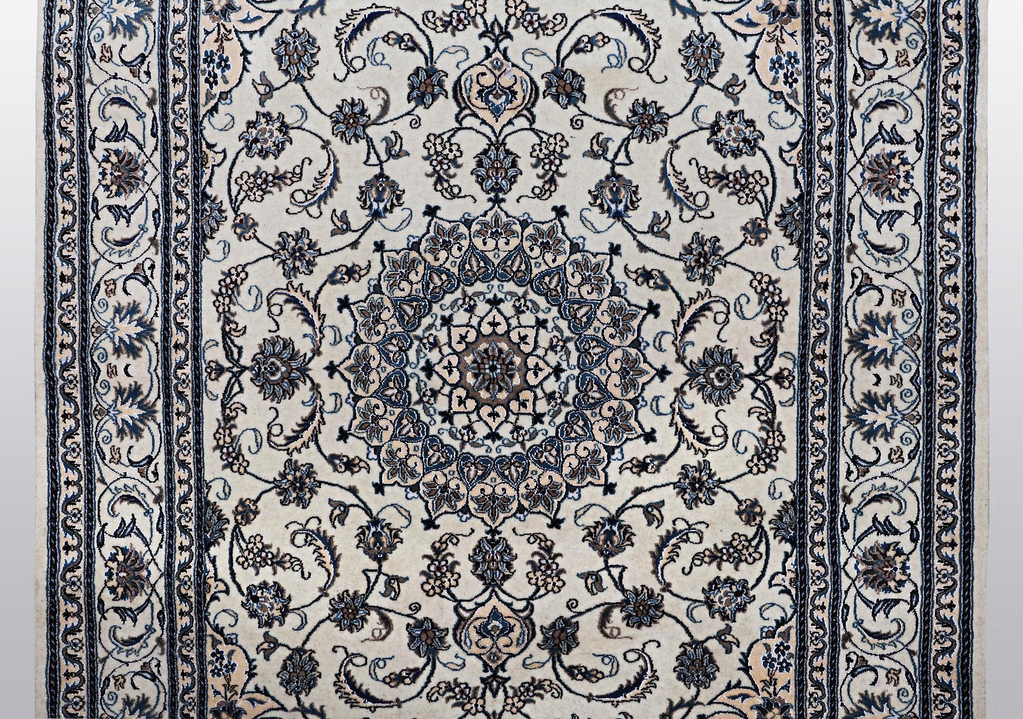 Matta, Nain 9 Laa, part silk, ca 310 x 203 cm.