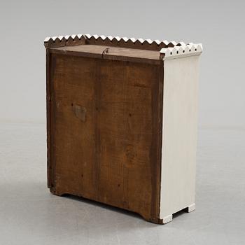 HÄNGSKÅP, allmoge, Hälsingland,  1800-talets slut.