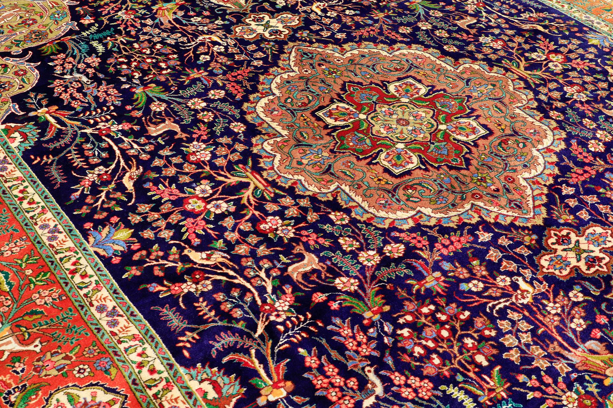 A CARPET, Figural Tabriz, ca 407 x 304 cm.