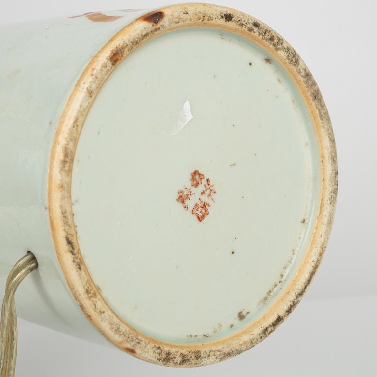 A pair of Chinese porcelain vase converted into table lamps, 20th Century.