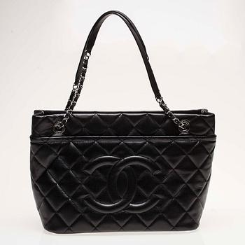 VÄSKA, "Timeless Shopping Tote", Chanel.