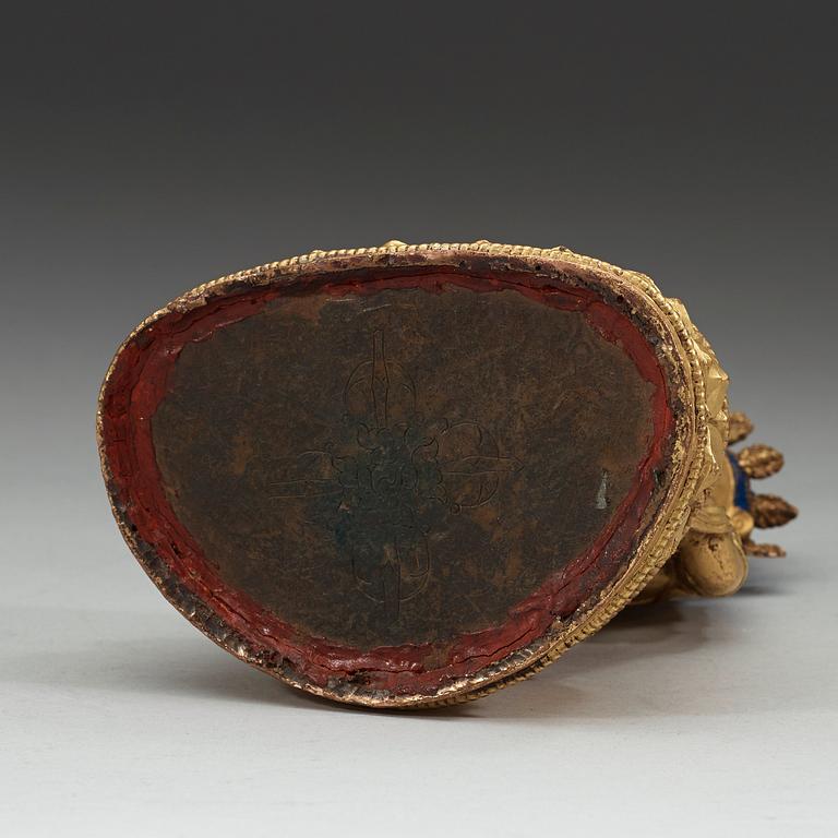 FIGURIN, delvis förgylld och bemålad brons. Vajrasattva, Tibet, 1700-tal.