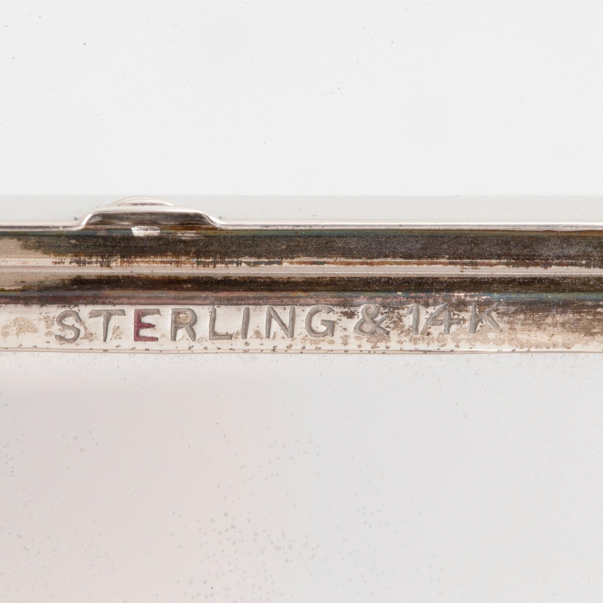 Puderdosa silver och 14K guld med fasettslipade safirer.