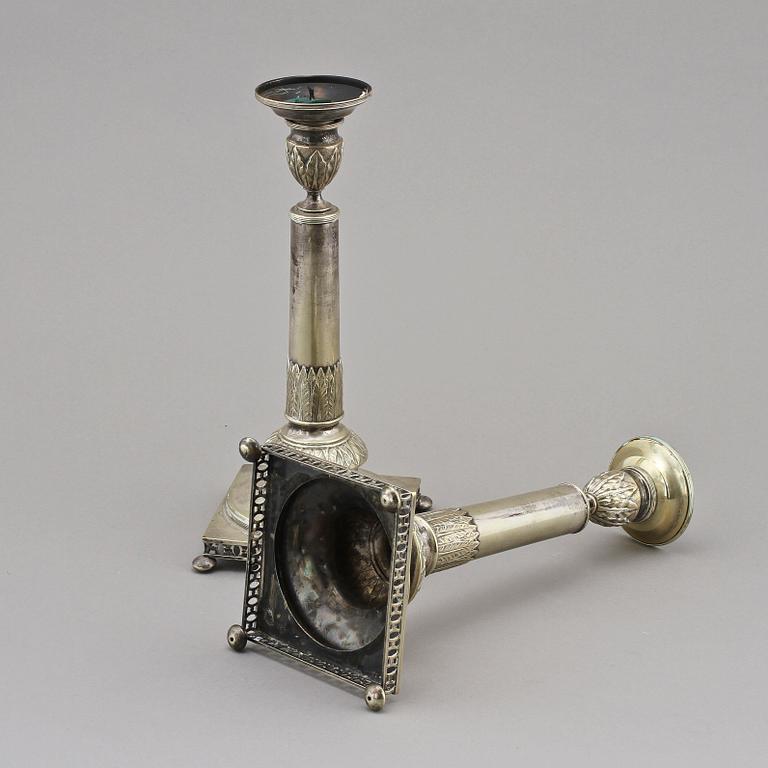 LJUSSTAKAR, ett par, nysilver, C G Hallberg, Stockholm, 1900-talets första hälft.